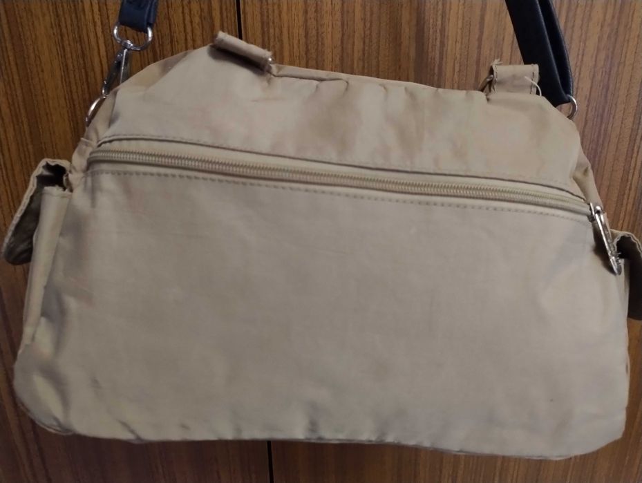 SUPER CENA Beżowa torebka Hucu Vip marki TIBIGAO 28,5x19x10 cm lekka