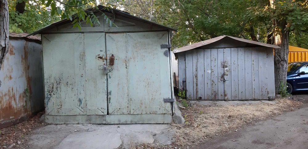 Продам два гаража рядом на Взлет под соединение либо по отдельности