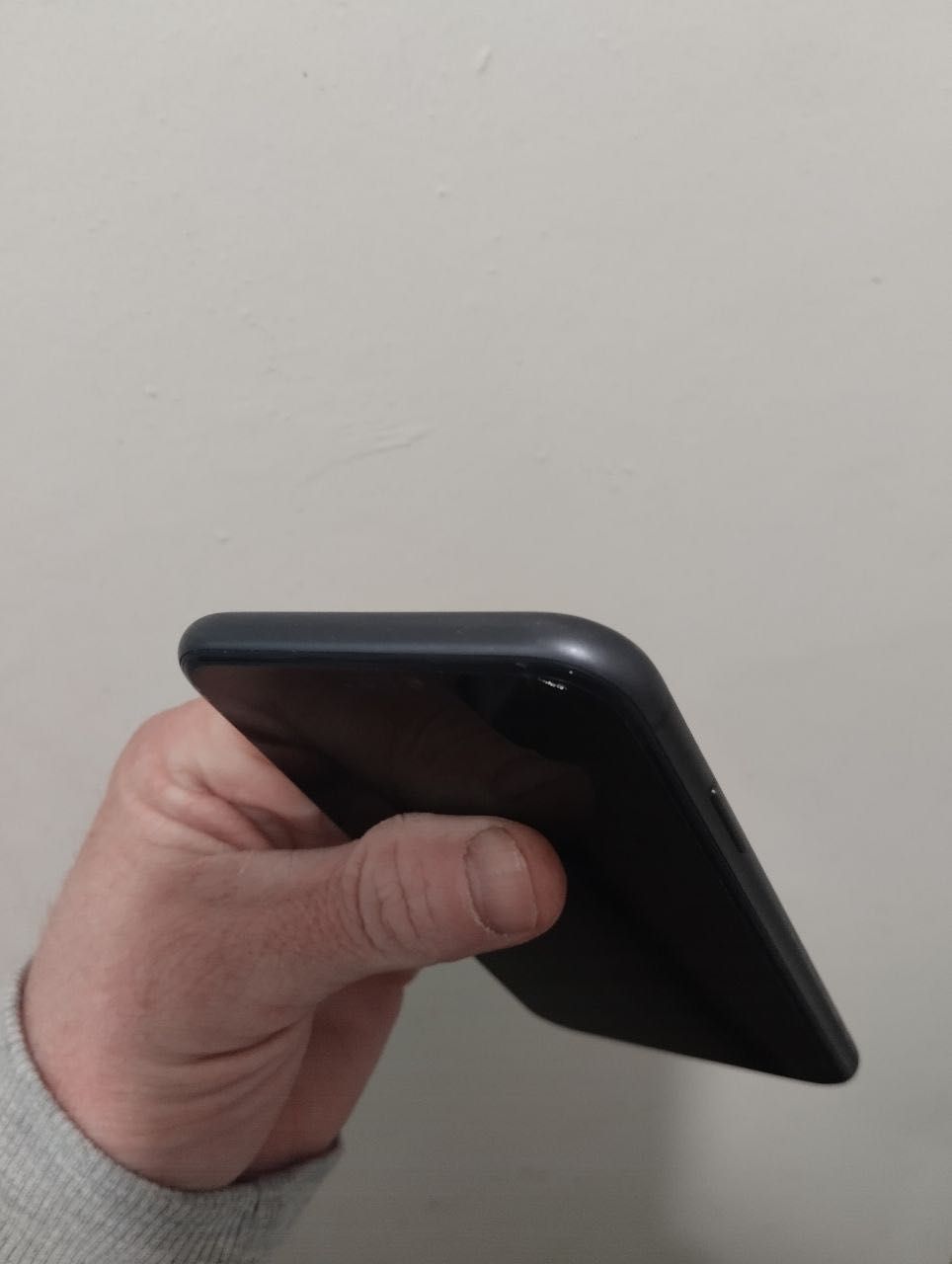 iPhone 11  4/64 black