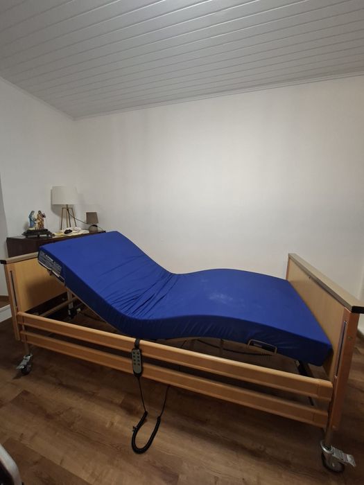 Cama articulada com colchão