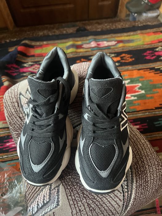 Жіночі нові кросівки