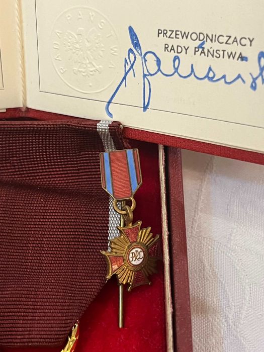 Medal Złoty Krzyż Zasługi PRL wraz z legitymacją i miniaturką