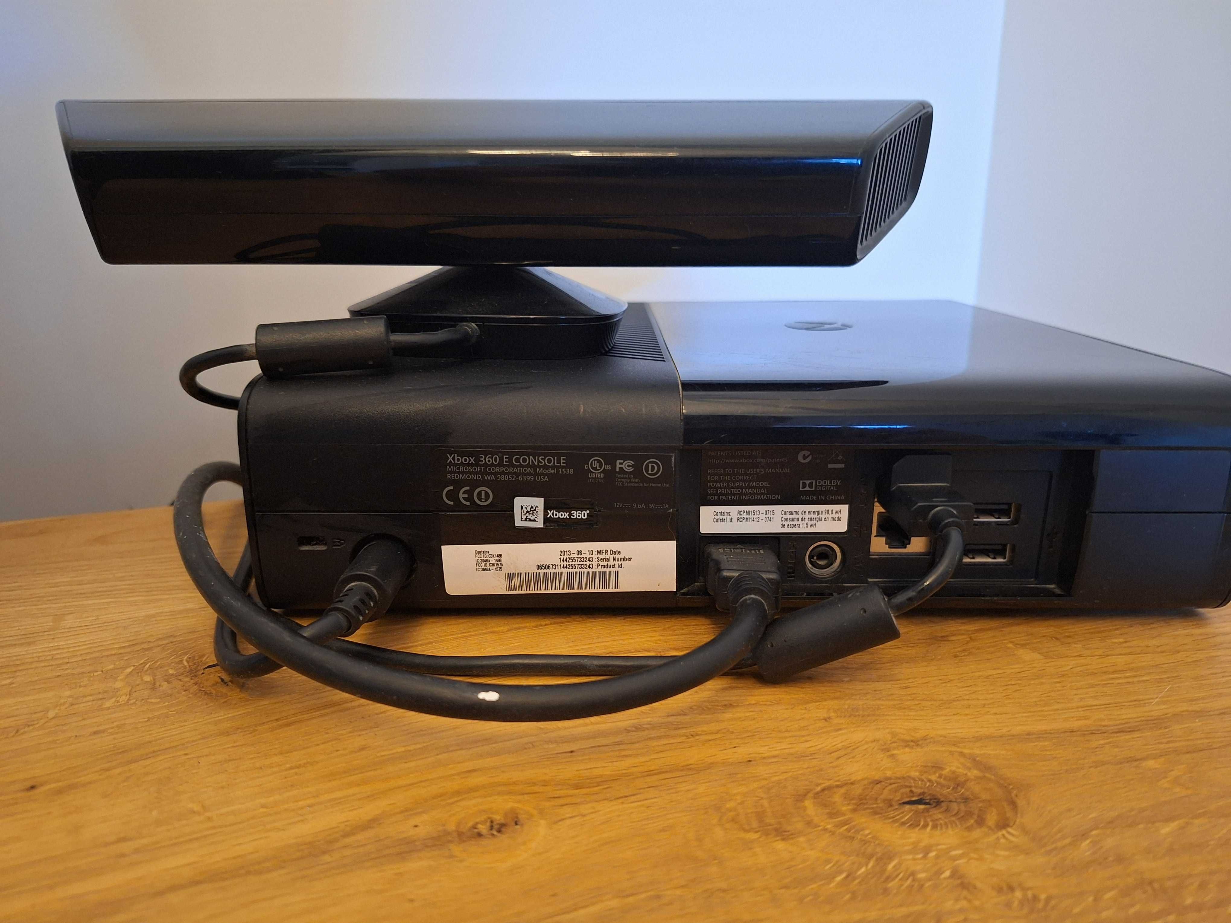 Konsola Xbox 360 wraz z sensorem ruchu Kinect, kontrolerem i 25 grami