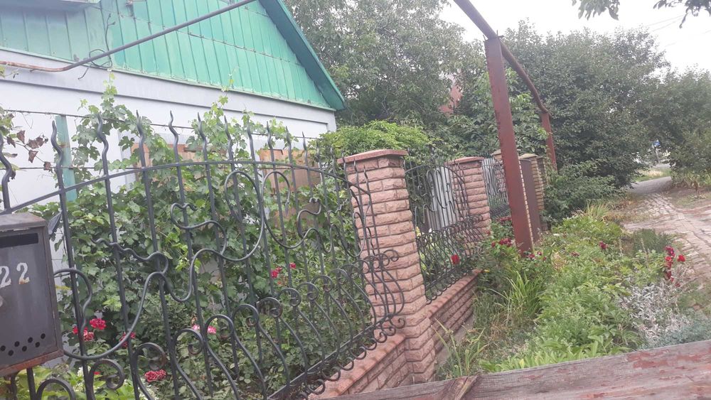 продам дом с участком  8 соток