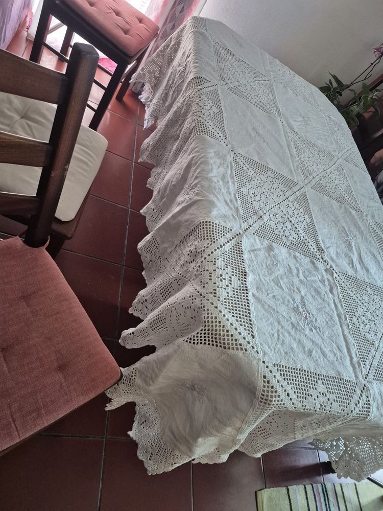 Toalha de mesa em croche e linho