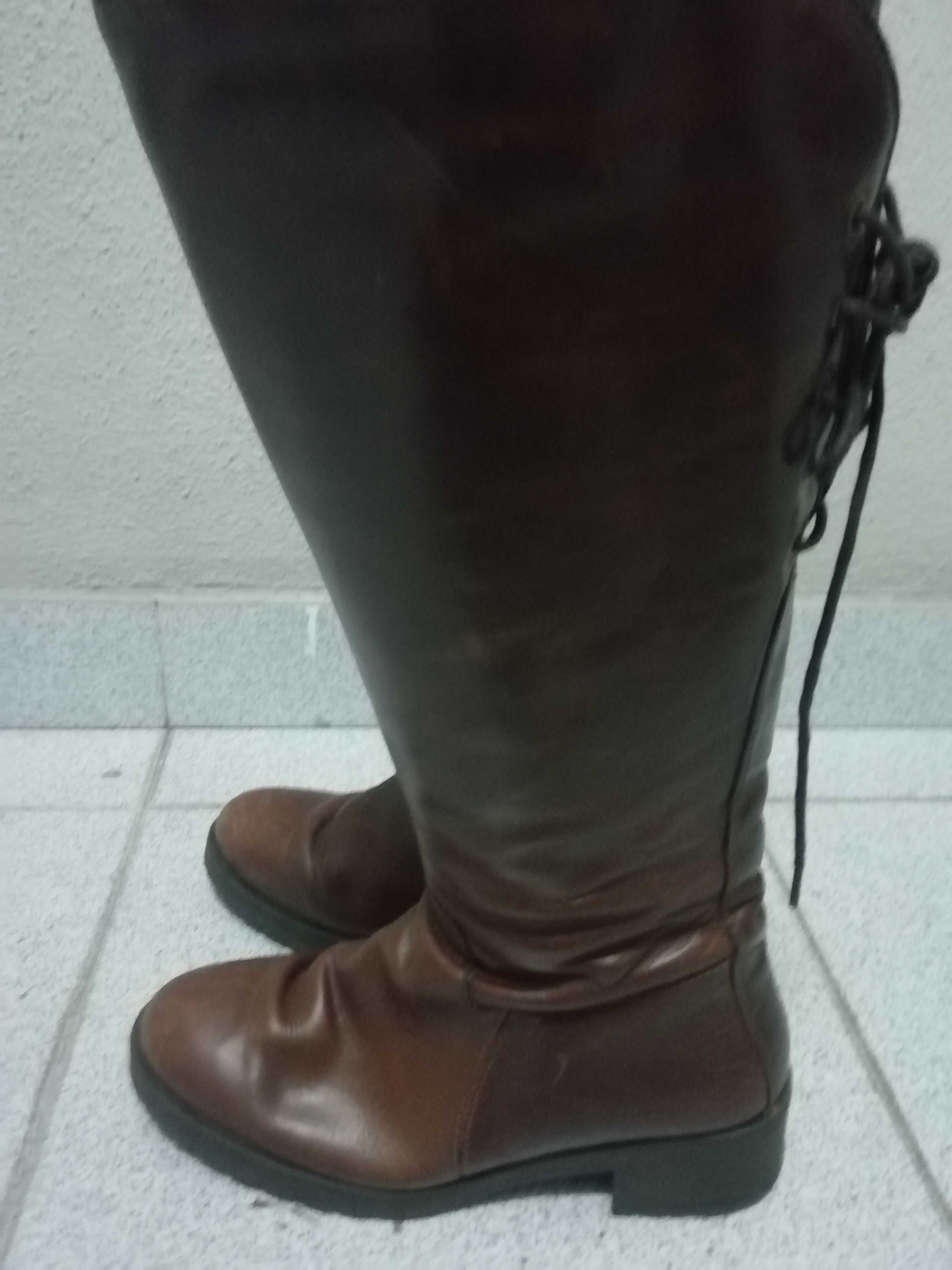 Botas altas de cabedal ajustáveis