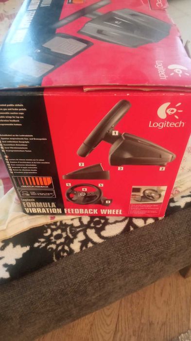 игровой руль Logitech