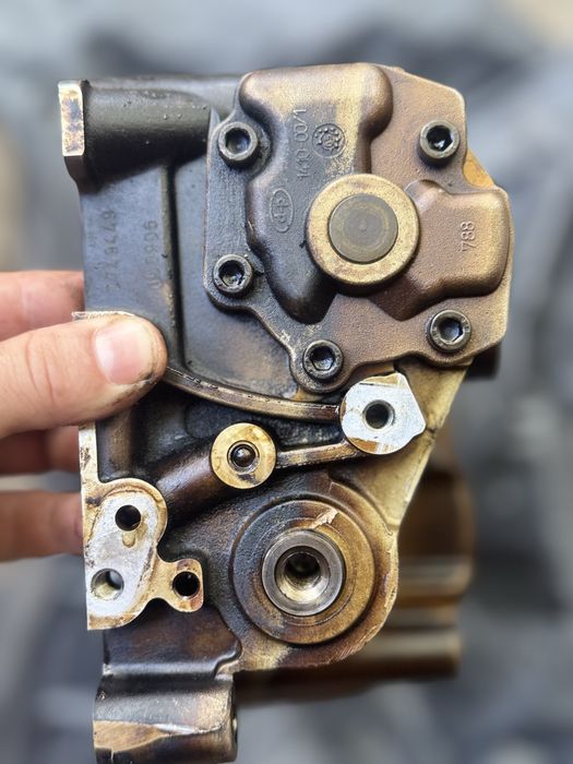 Audi a3. 8p 2.0tfsi масляный насос оригинал