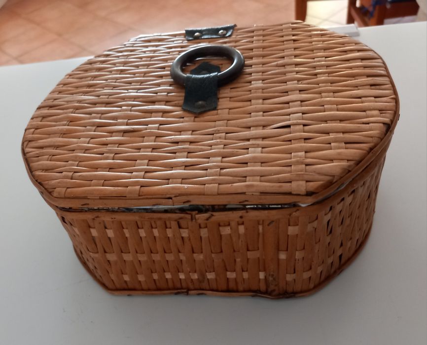 CAIXA BONITA.Guarda jóias,Casa,Bâtons,Vernizes,Quarto,Sala,Colecção.