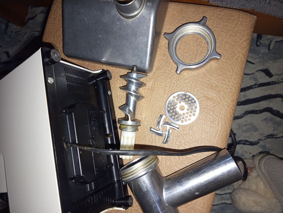 Продам мясорубку б / у.