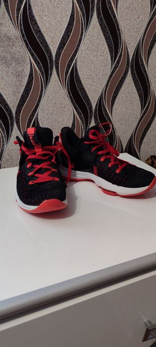 Оригінальні баскетболні кросівки Nike