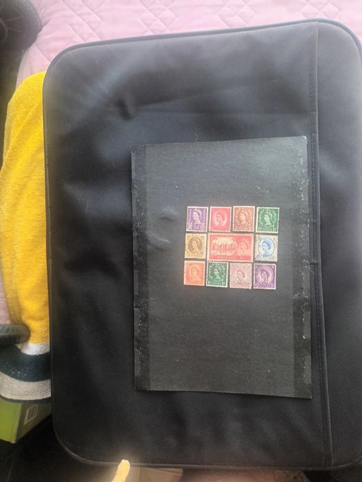 Selos raros, discos vinis e carro