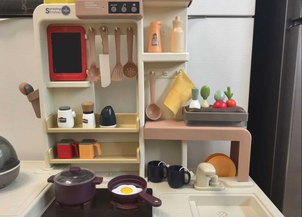 детская кухня с множеством функций игрушечная