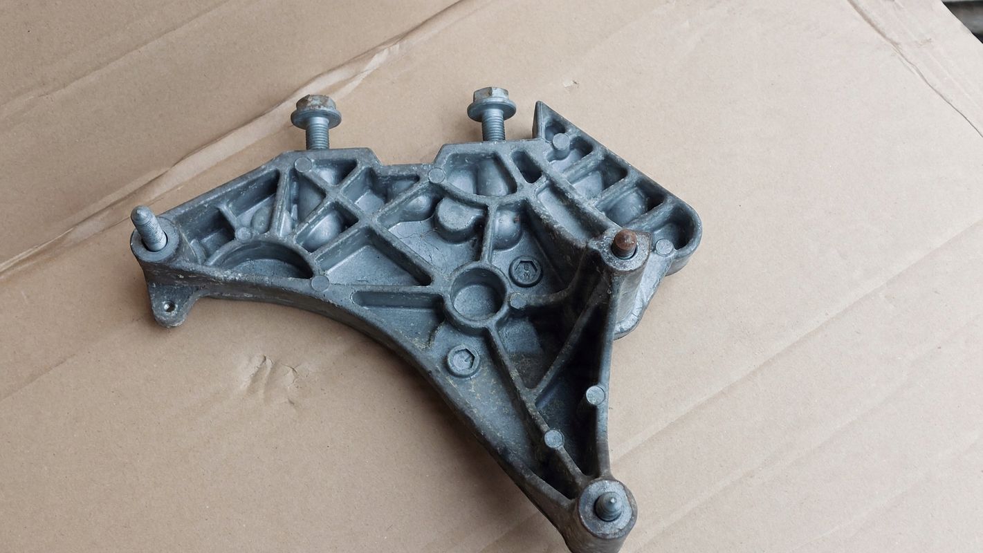 Mocowanie Wspornik Łapa Silnika Śruby 03l 1.6/2.0 Tdi Vw Seat Skoda