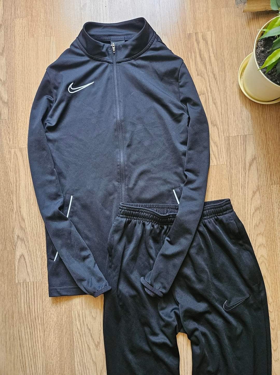 Дитячій спортивний костюм Nike чорний на хлопчика 13 років не утеплен