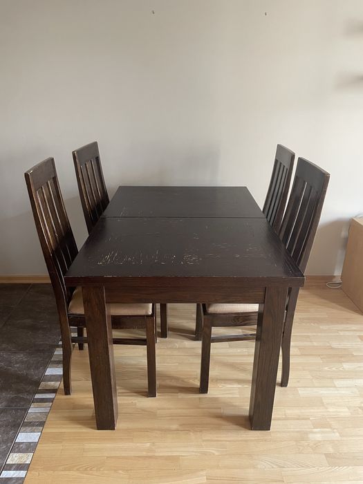Drewniany stol rozkladany 4 krzesla
