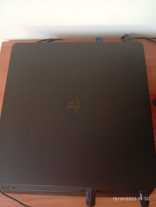 Playstation 4 + 5 jogos + 2 perfeito estado entrega incluida