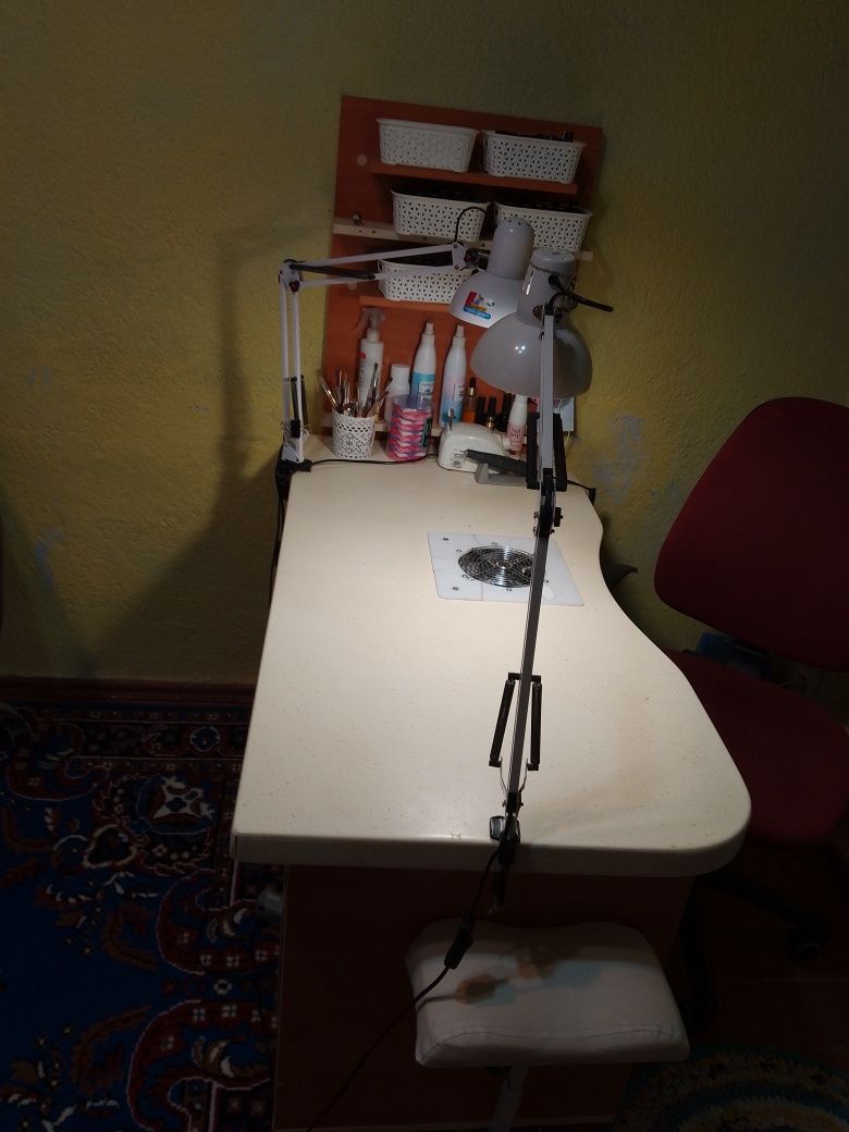 Маникюрный стол со встроенной вытяжкой Airmax
