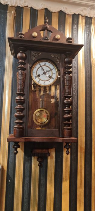 Продам часи настінні