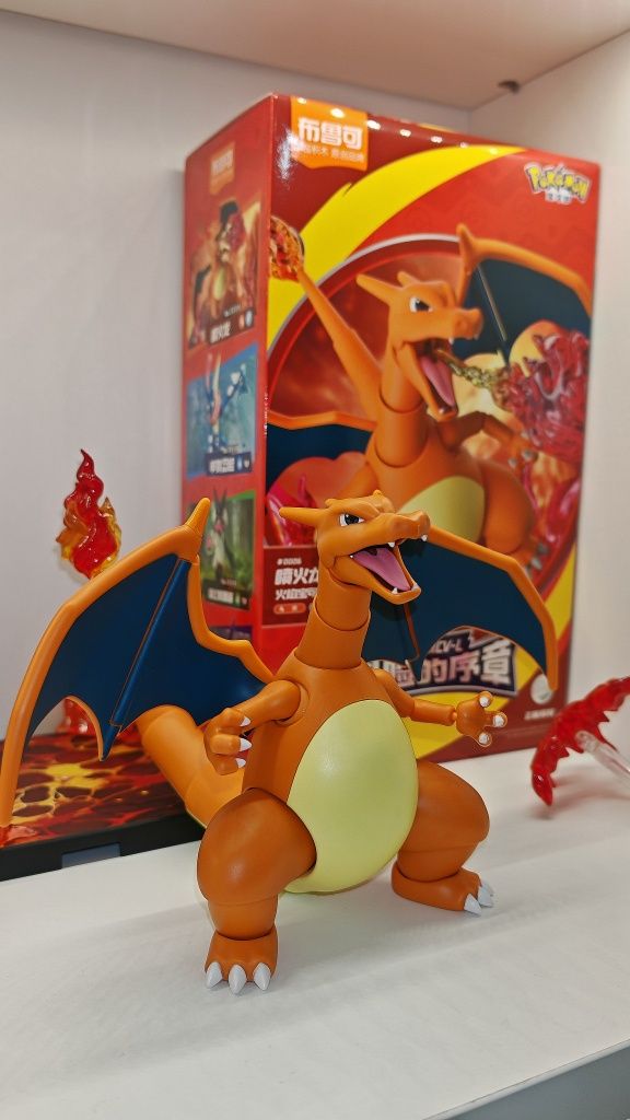 Figura Oficial Pokémon Charizard