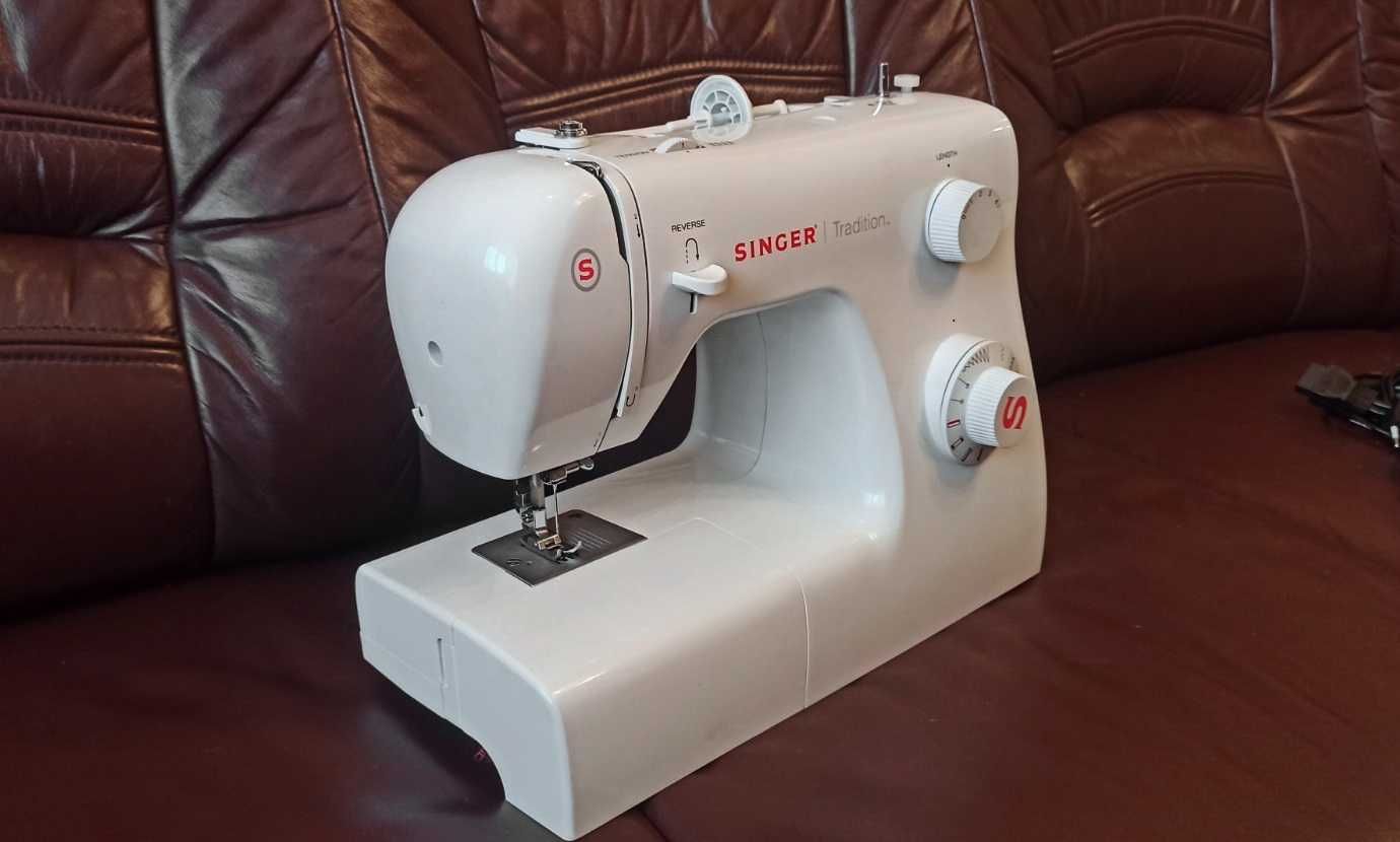 Швейна машина SINGER 2250