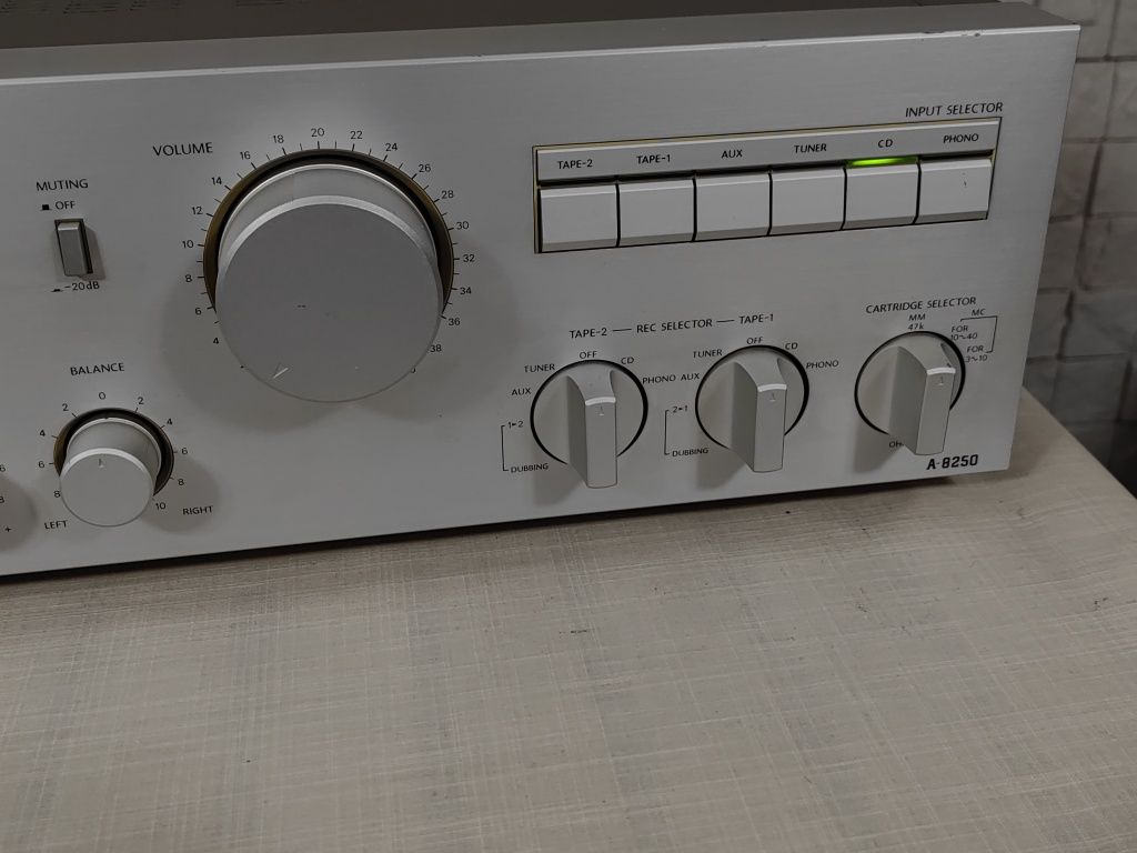 Onkyo Integra A-8250 Zintegrowany wzmacniacz stereo