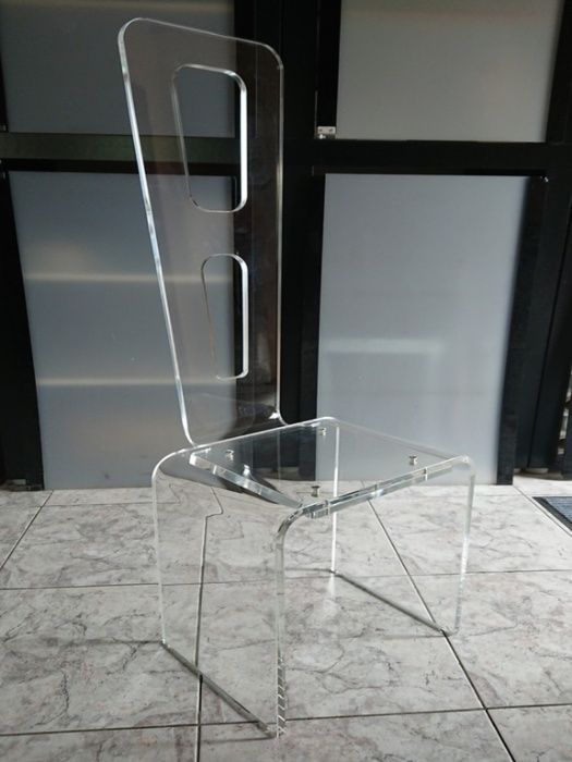 Krzesło z plexi masywne design