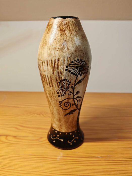 Ręcznie zdobiony wazon ceramiczny – dekoracyjny, unikatowy.