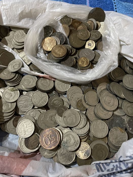 Монеты разных годов  разные по номиналу договорная