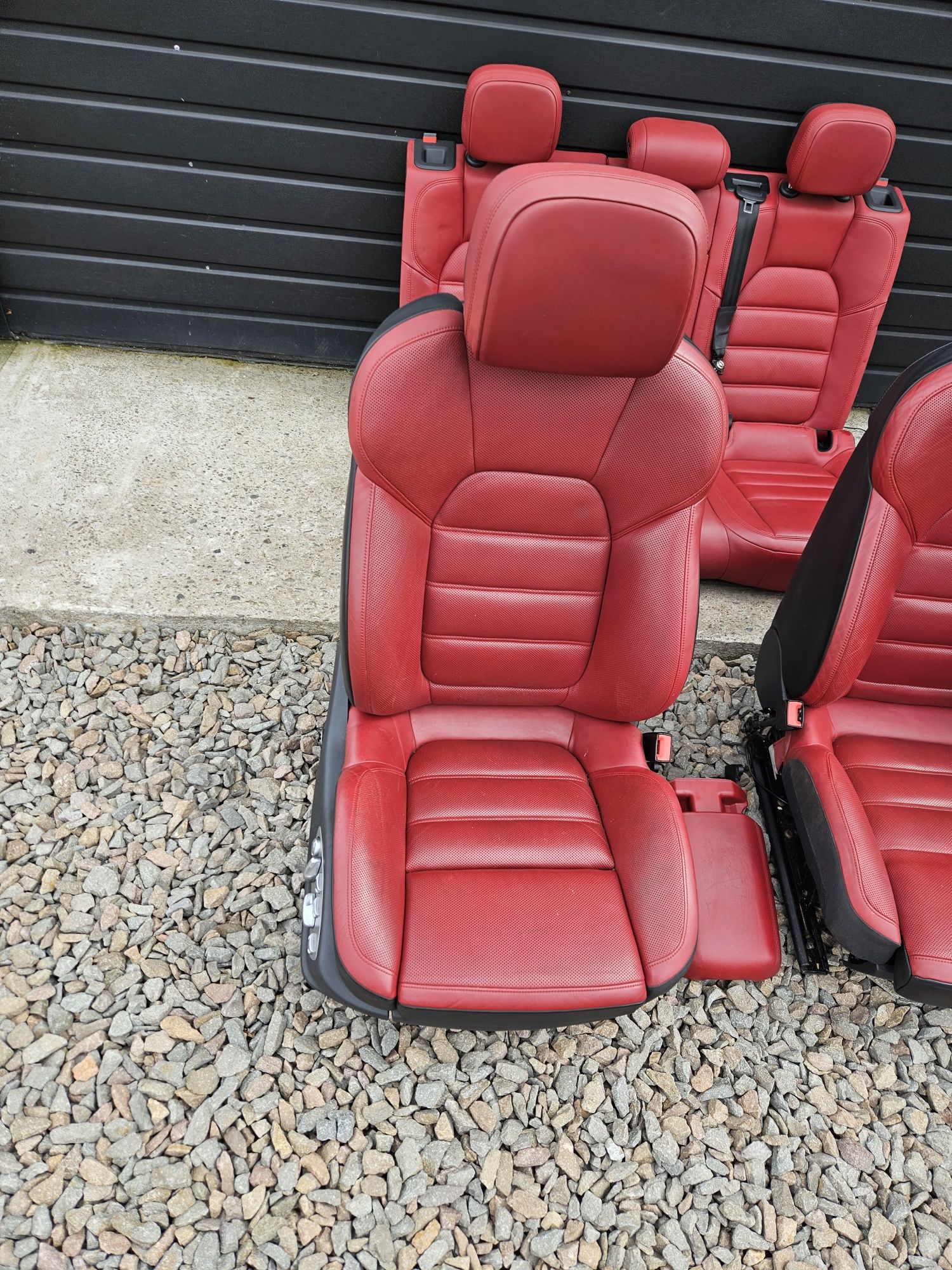 Porsche macan fotele skórzane komplet foteli czerwone skóra