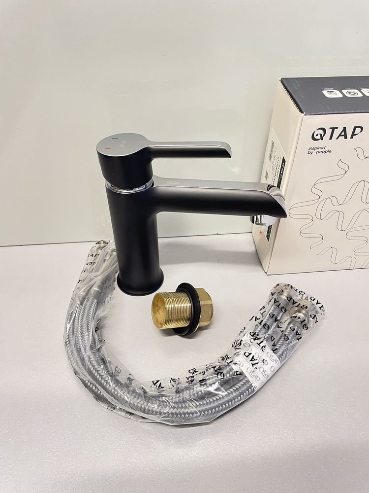Змішувач на умивальник змішувач для раковини Qtap Чехія черний/хром
