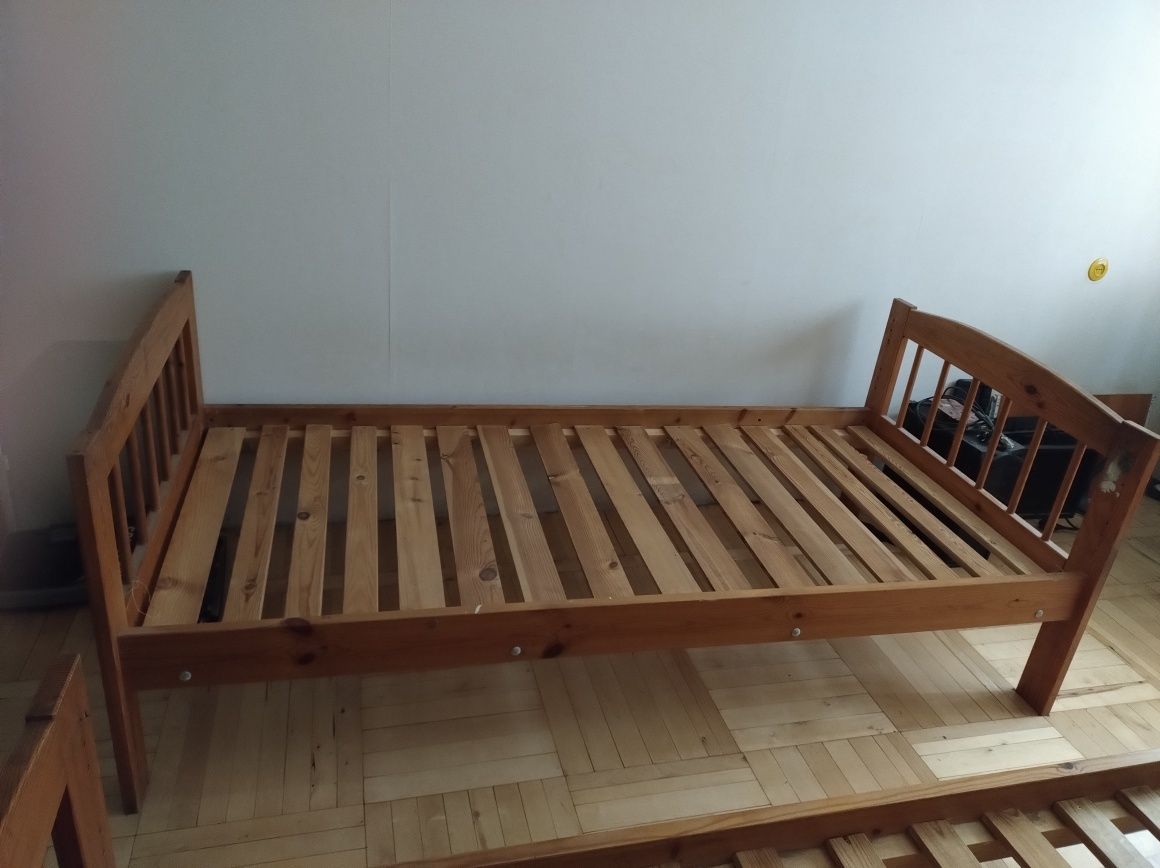 Деревянные кровати б/у 2000 * 900 см