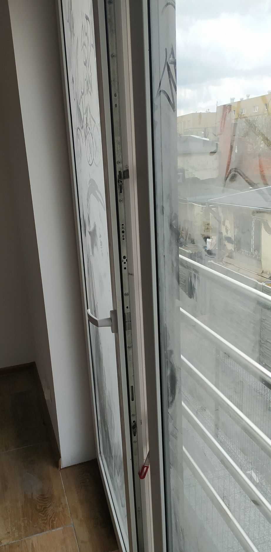 Mycie Okien domu witryny sklepowe i balkony. Pranie tapicerki meblowej