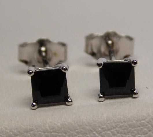 Delikatne srebrne kolczyki kwadratowe czarne cyrkonie sztyfty
