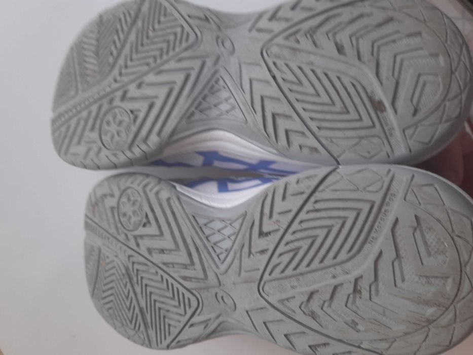 buty firmy Asics rozm. 39,5