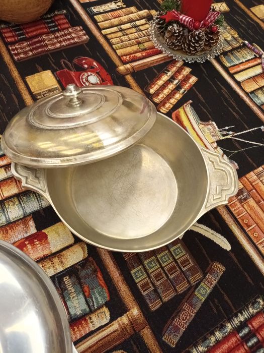 Bonitas travessas redondas com tampa (forno)