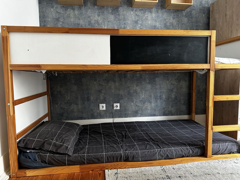 Beliche em madeira IKEA modelo Kura