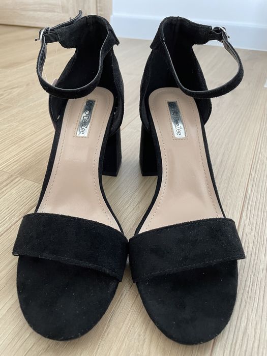 Czarne sandałki 39 DeeZee