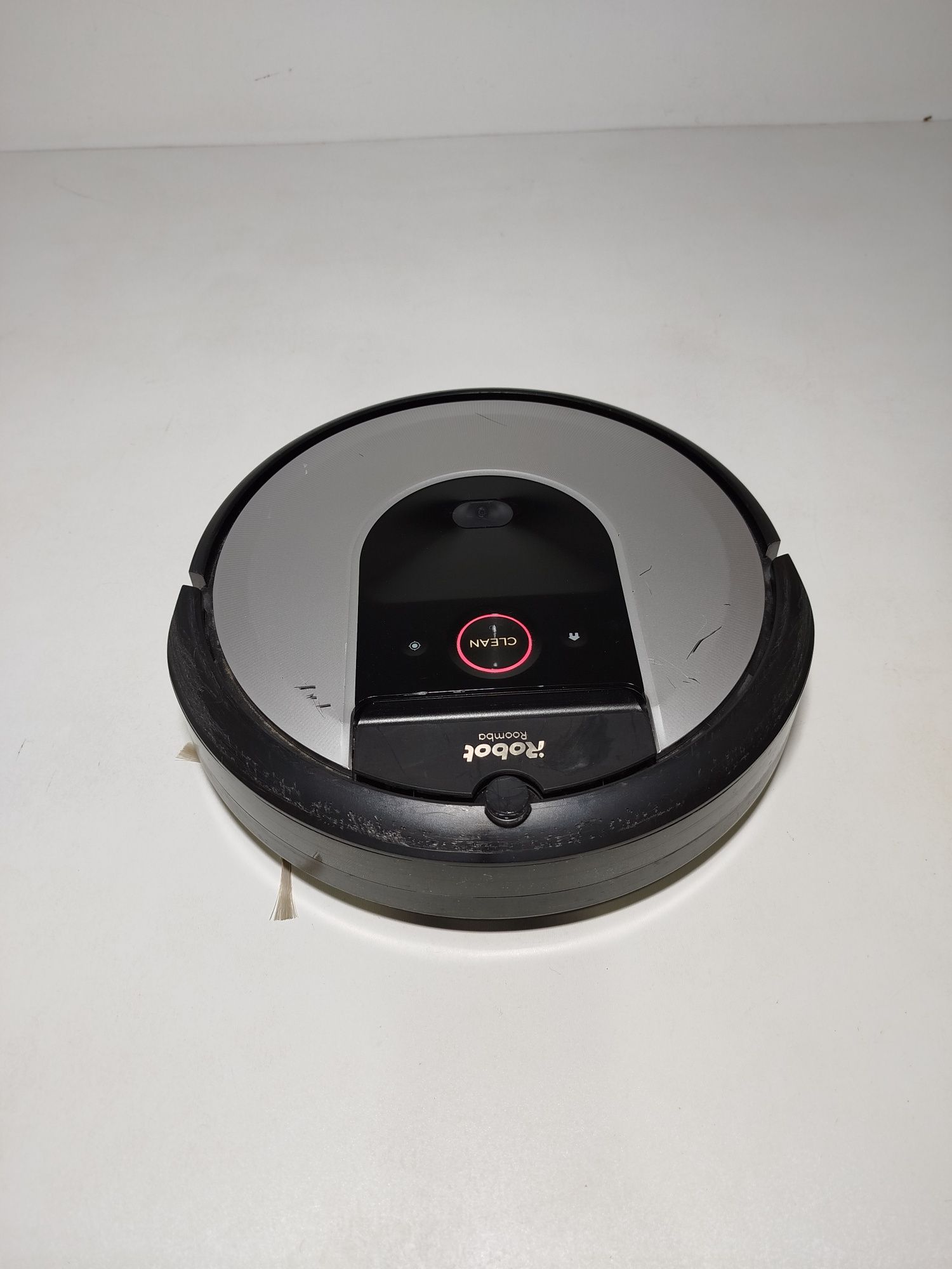 Robot sprzątający iRobot I817640 srebrny/szary