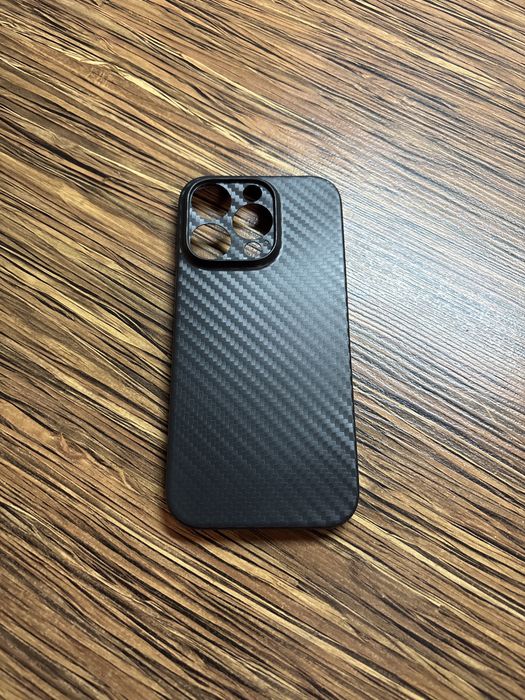 продам чехол на iphone 16 pro