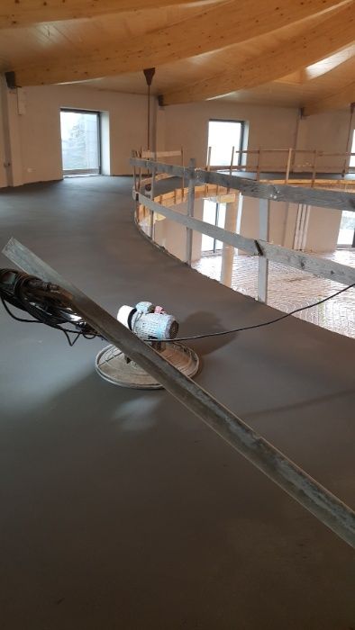 Wylewki posadzki maszynowo jak również  Skuwanie starych wylewek