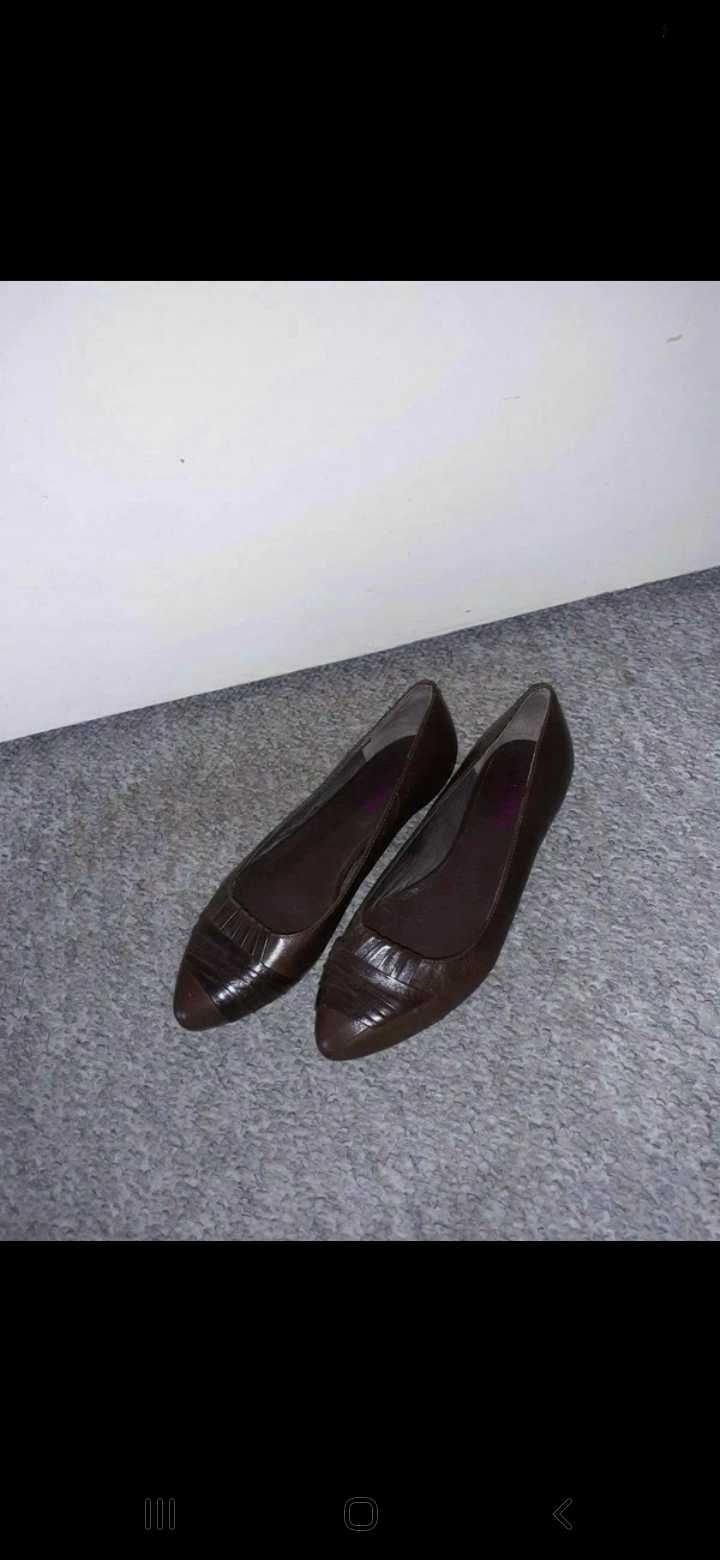 Śliczne eleganckie baleriny Jones Bootmaker