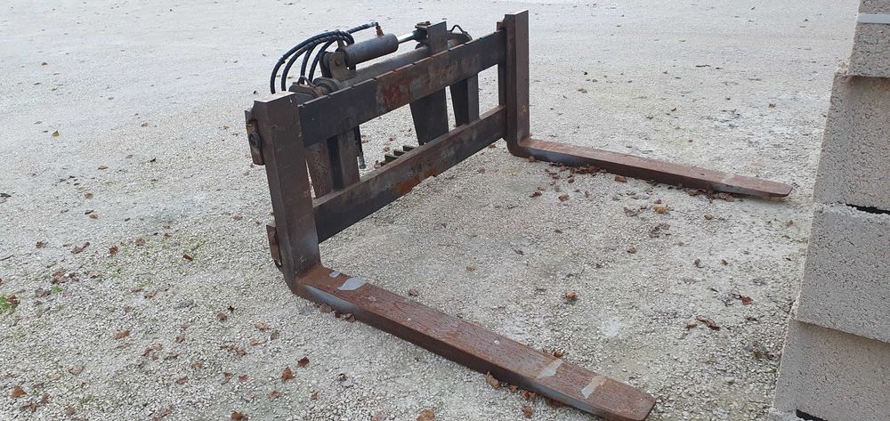 Garfos Manitou de 10 toneladas com Deslocação