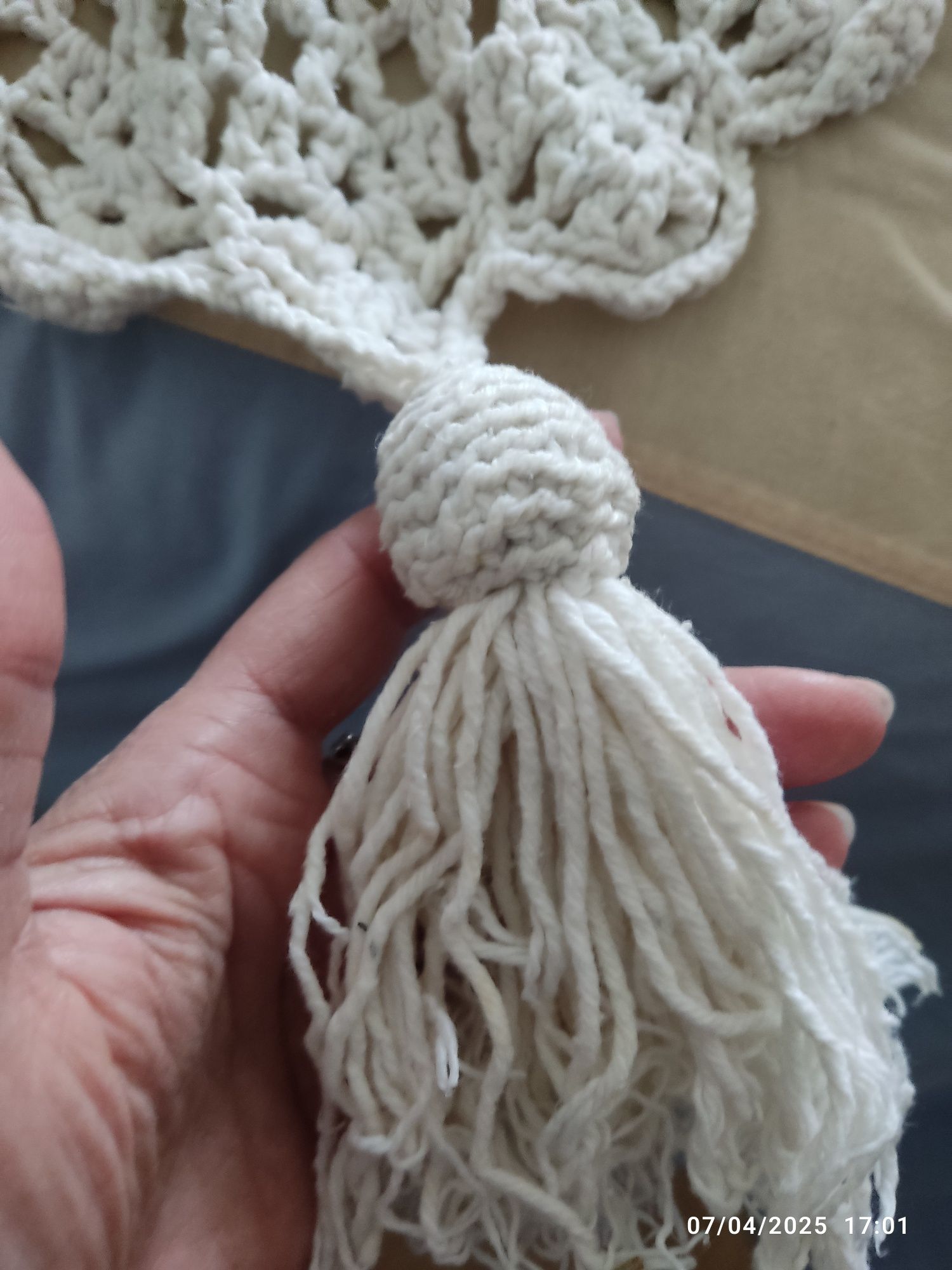 Toalha de mesa trabalhada há mão em crochê