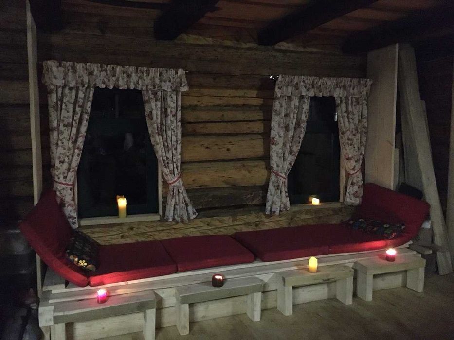 Здається хата у Карпатах