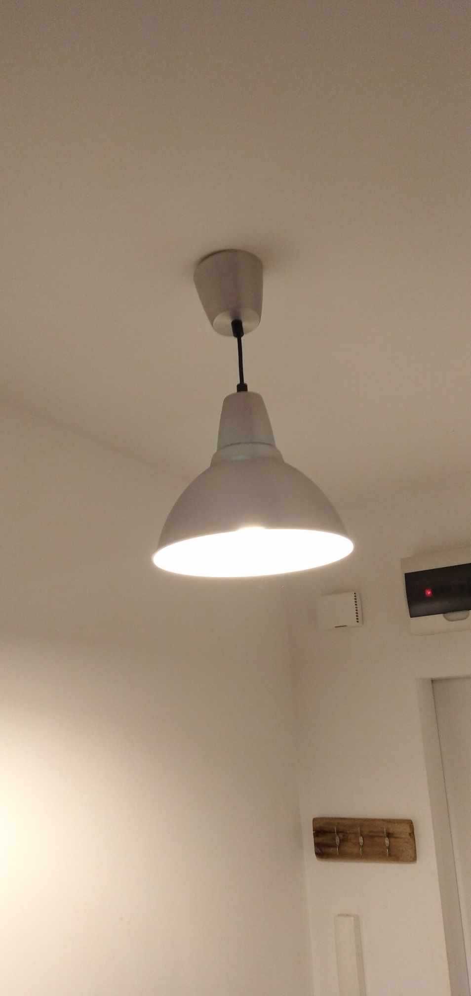 Szara lampa wisząca Ikea klosz abażur uniwersalna minimalistyczna