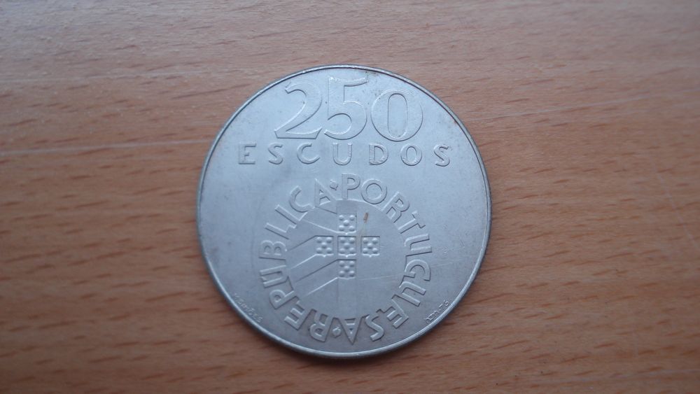Moedas prata 25 abril 1974 e 10 euro