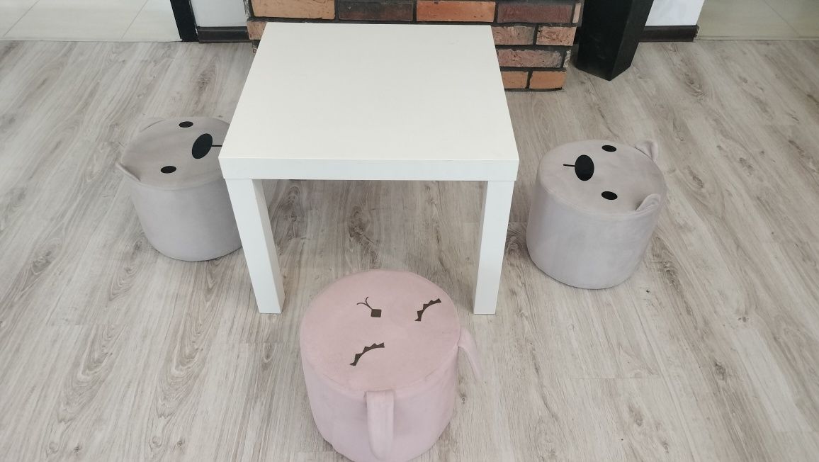 Stolik IKEA+3 pufy