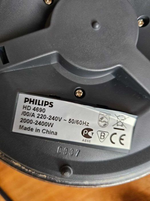 Електрочайник Philips у алюмінієвому корпусі