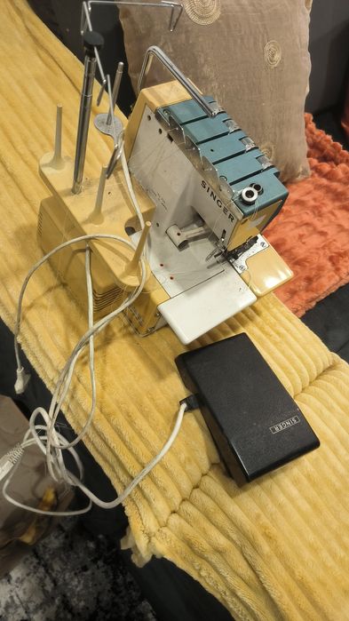 Maquina corte e coser Singer